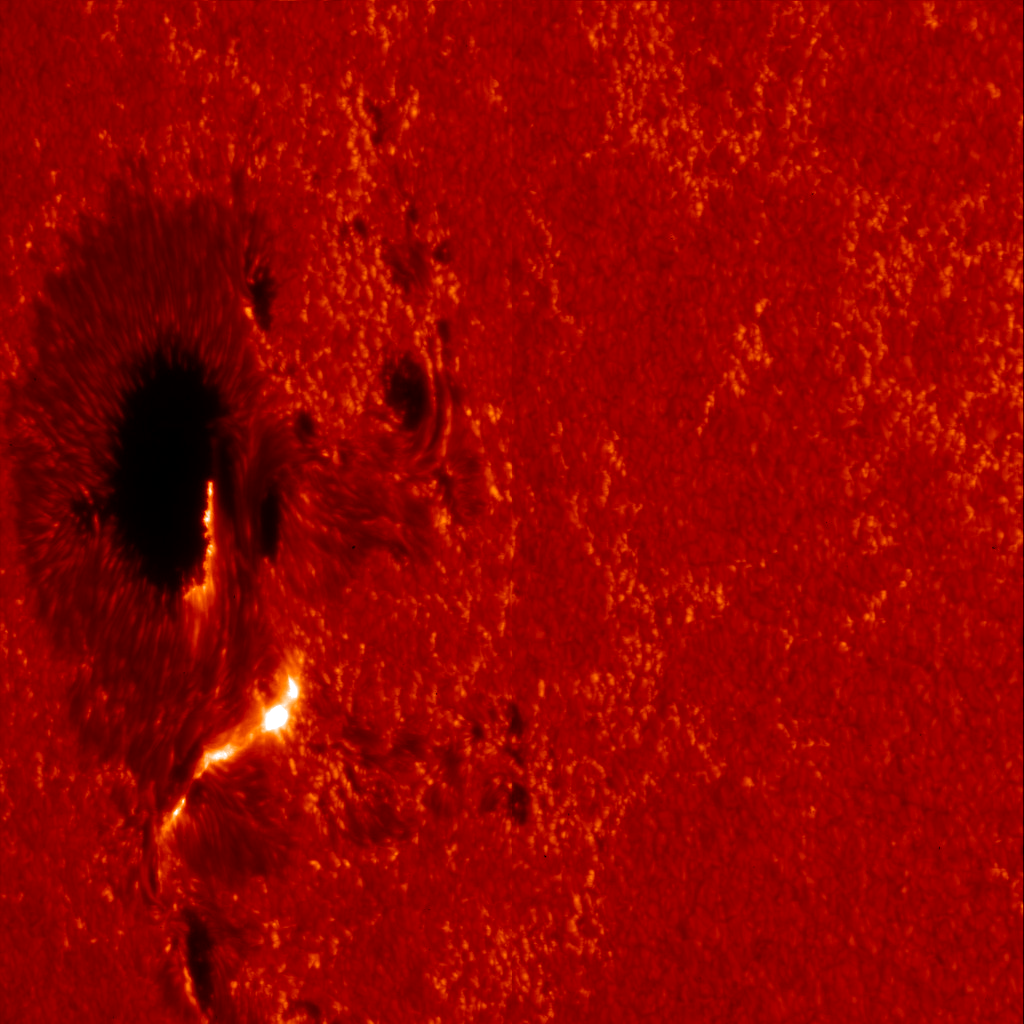 Солнечная вспышка, запечатленная 13 июня 2007 года японским космическим аппаратом "Хинодэ" / © JAXA
