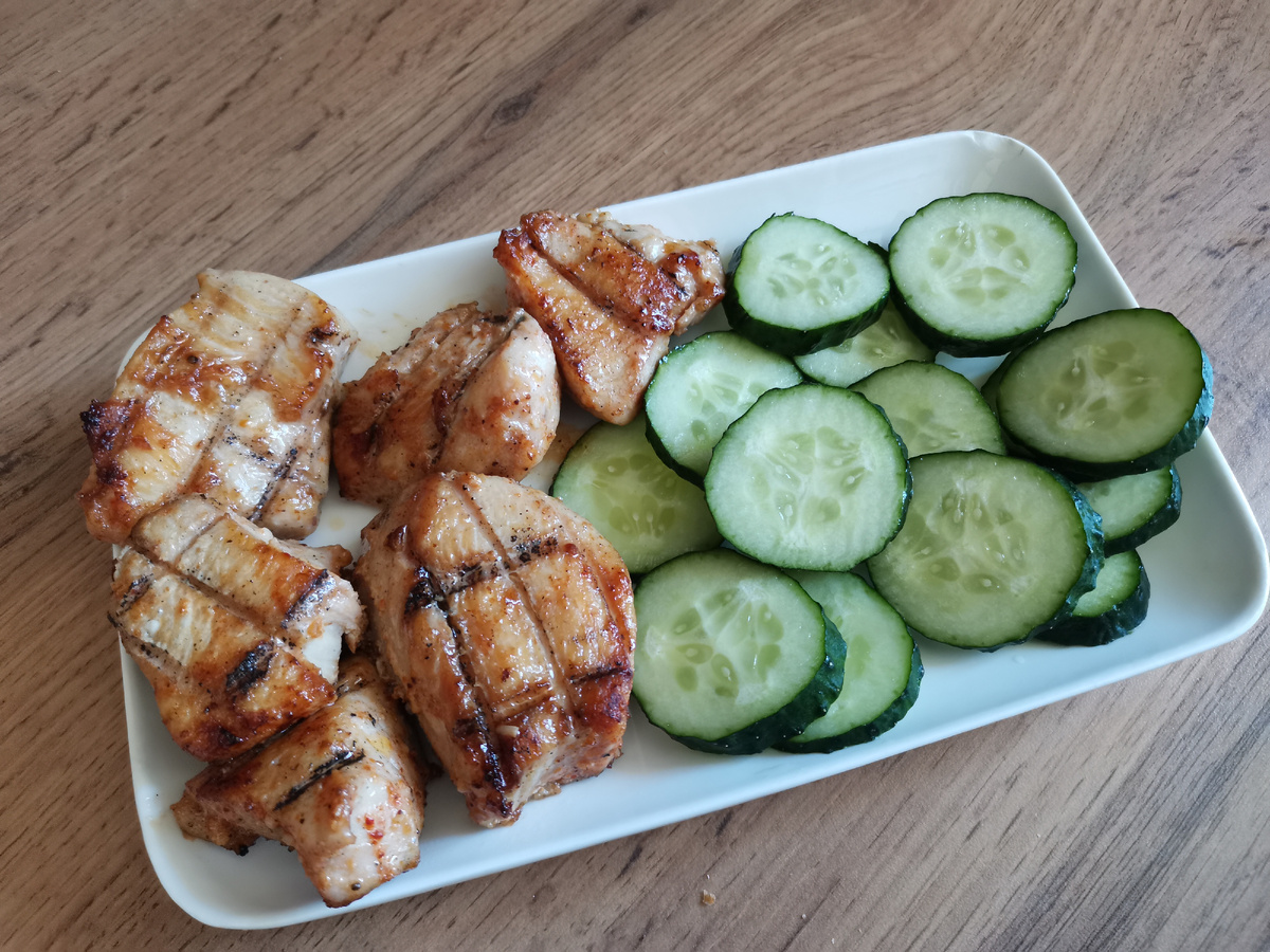 Шашлык, который жарили вместе с колбасками. 