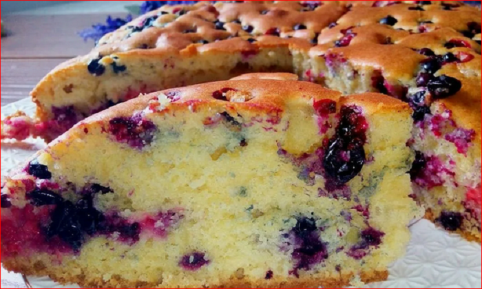 Только меняйте начинки. Молочный заливной пирог с любыми ягодами, яблоками, фруктами