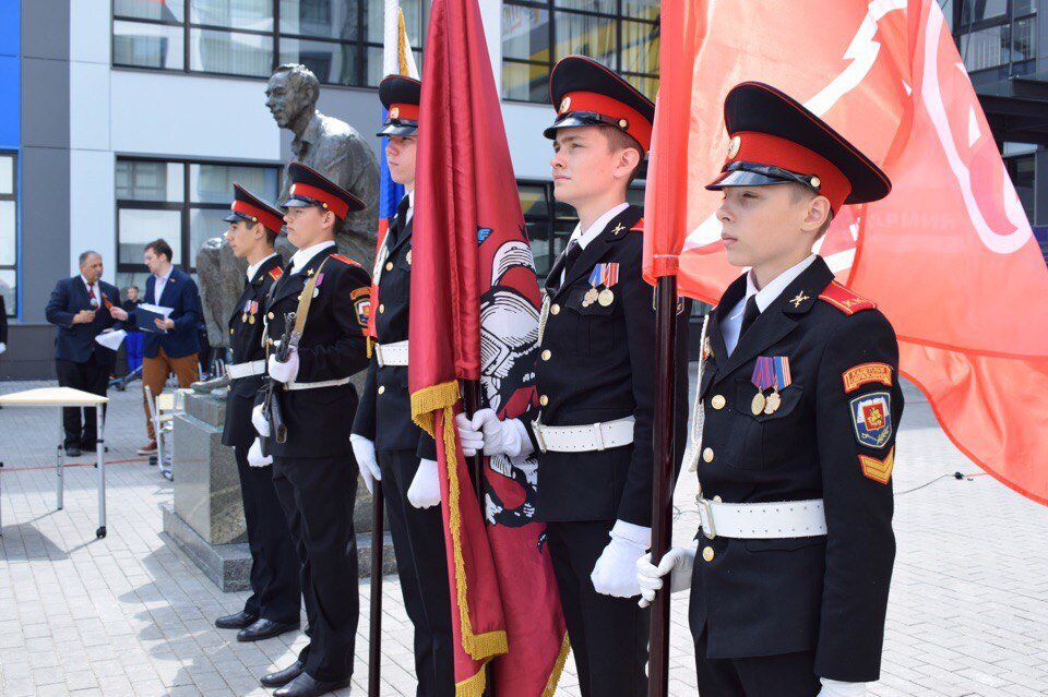 Кадеты перед школой № 1788