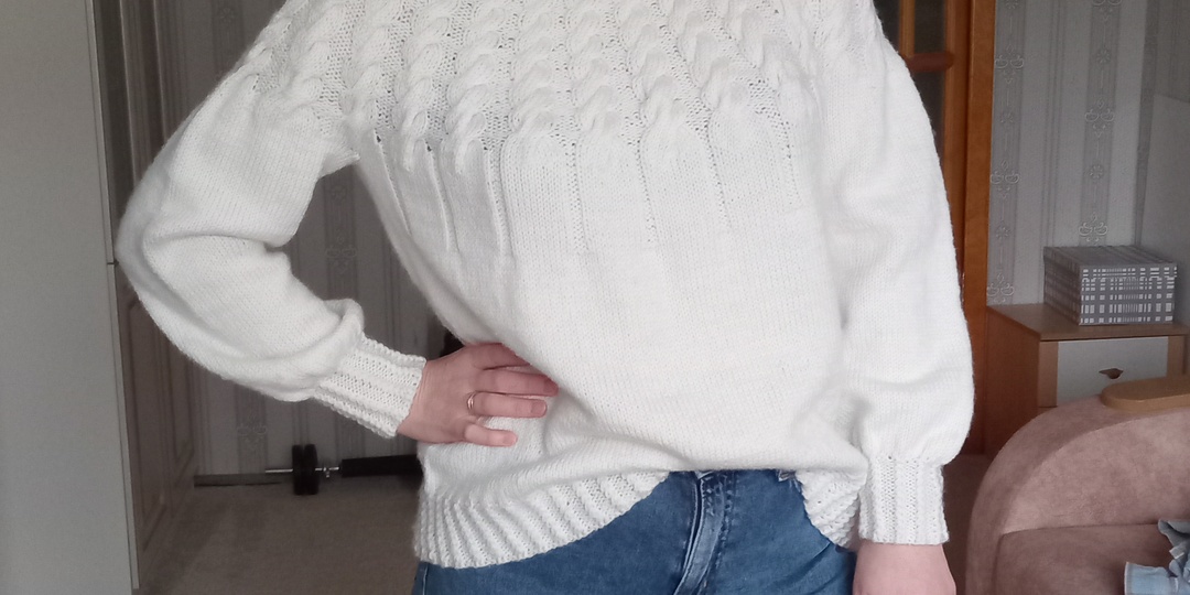 Свитер с кокеткой из "жгутов" из пряжи "Вултайм" от Ализе