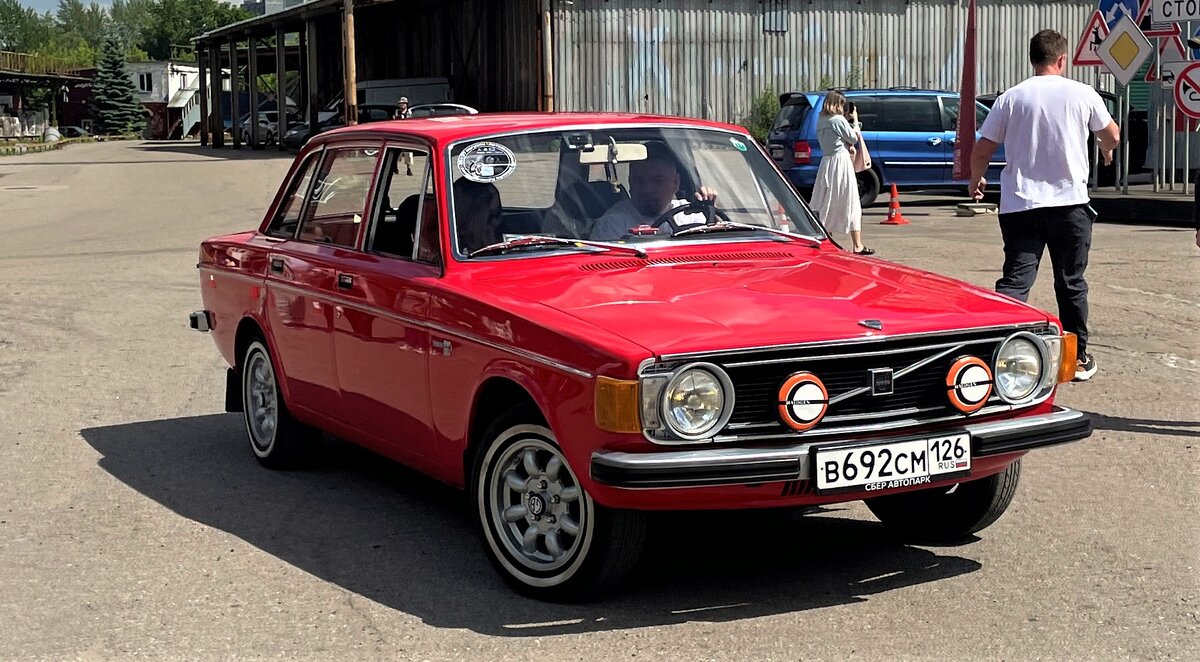 Volvo-144 