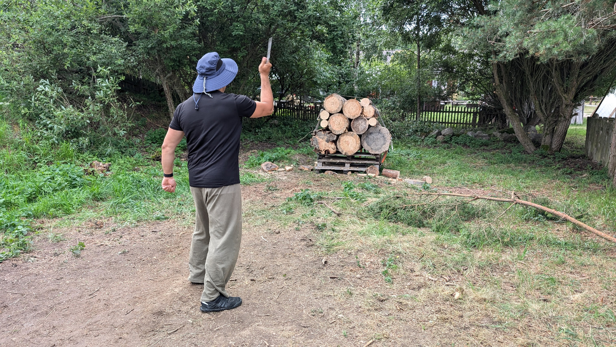 Метание топора в Rosala Viking Centre