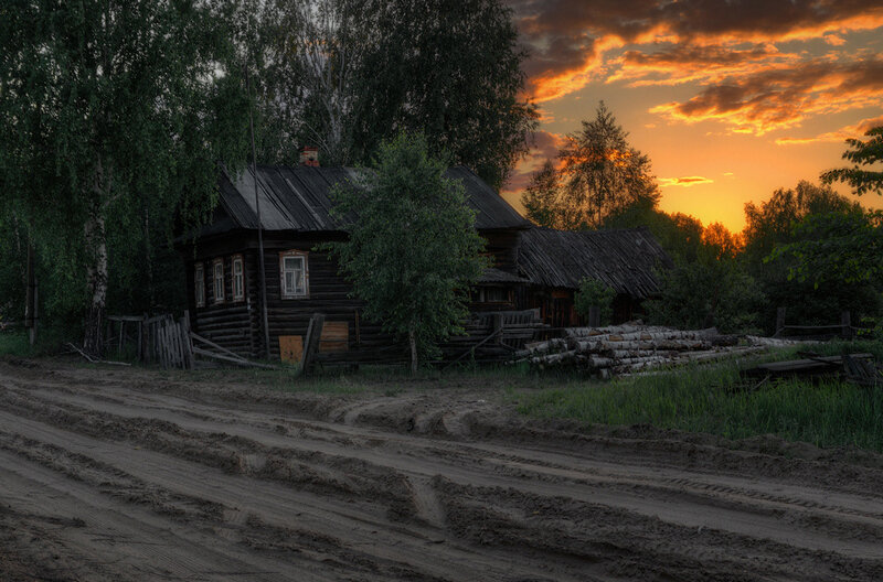 Несколько лет назад я проживала в деревне, но после одного жуткого случая решила перебраться в город. В нашей небольшой деревушке проживало около 300 человек.