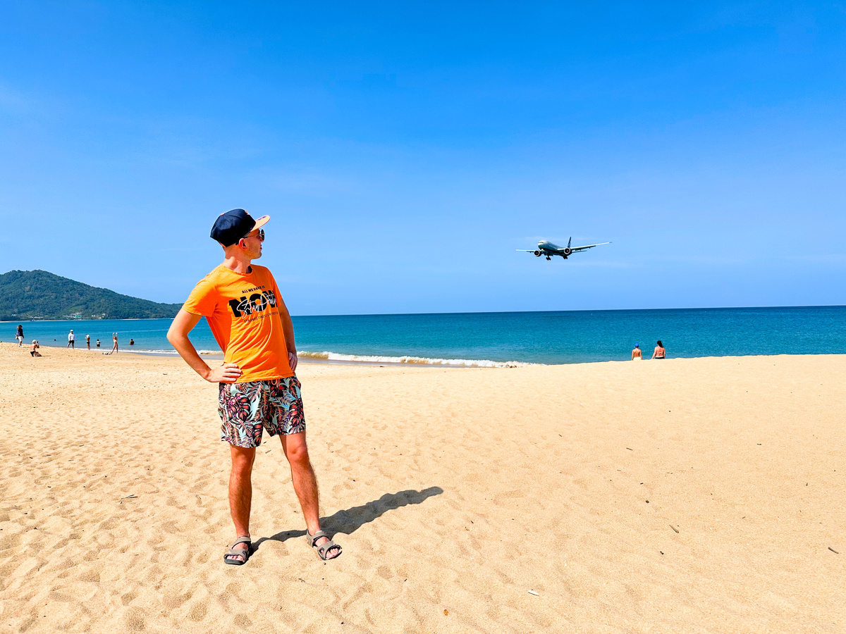 На пляже Май Кхао (Пхукет)