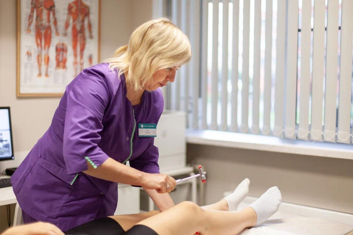 В ходе диагностики врач исключает другие заболевания с похожими проявлениями