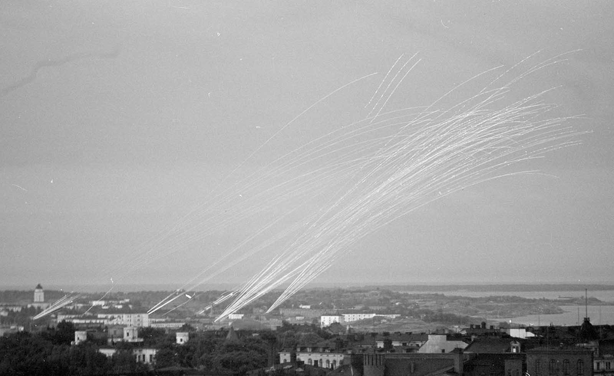 Зенитный огонь по русским самолетам над  Хельсинки