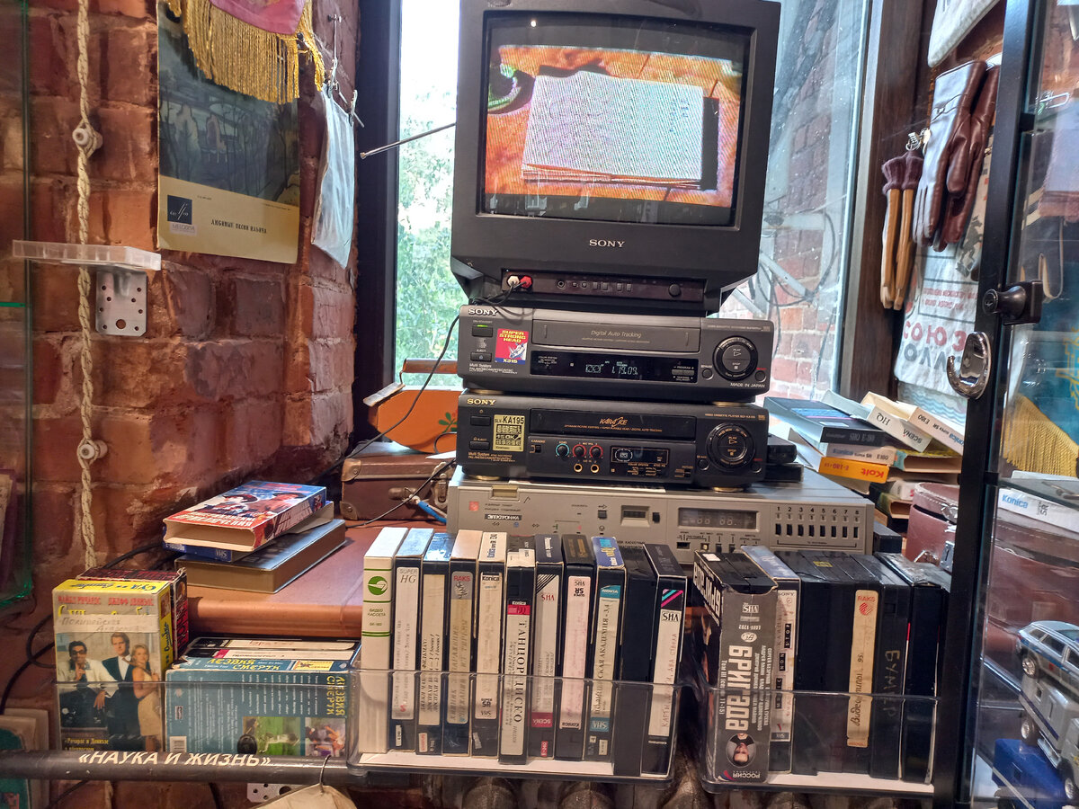 Эхо 90-хх в Музее социалистического быта. Фото мое.