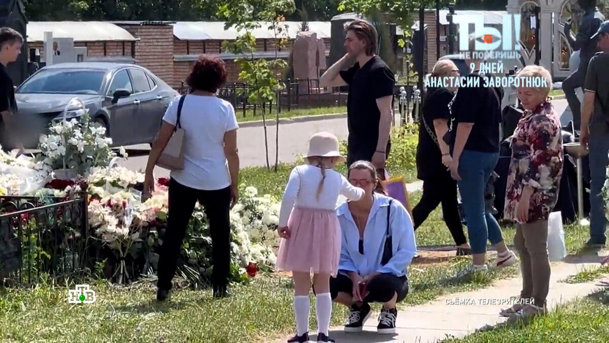      5-летнюю    дочь Анастасии Заворотнюк привели на ее могилу
