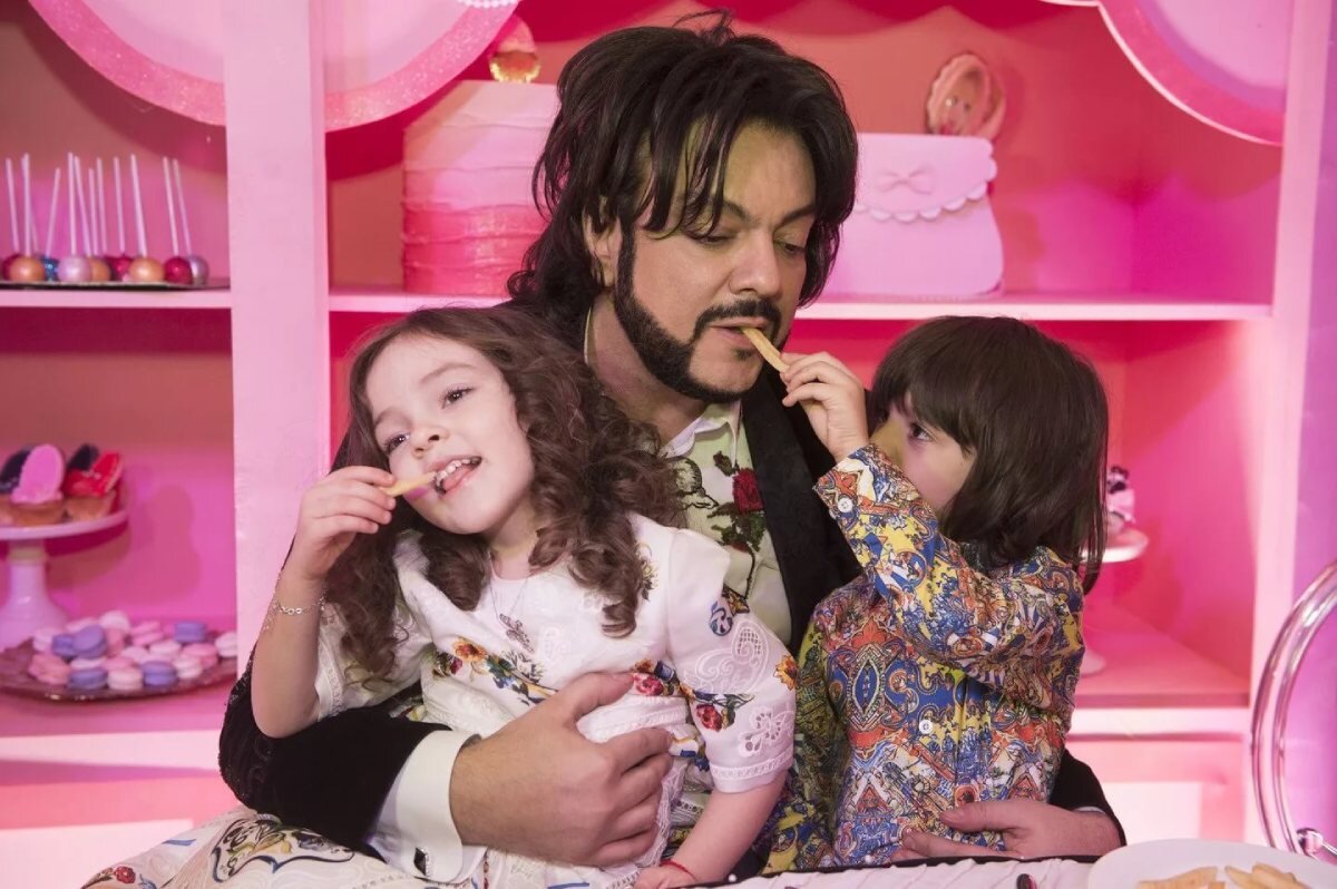 Филипп Киркоров с детьми