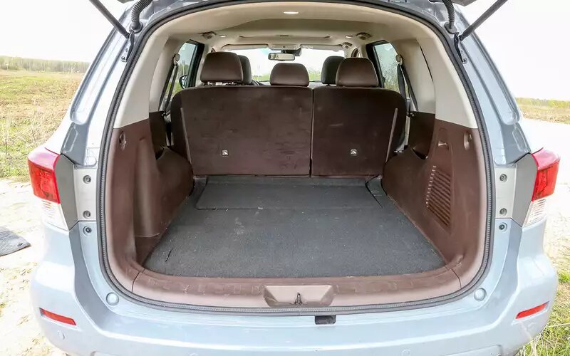    Багажник Паладина – бездонный. В пятиместном варианте под крышу он вмещает кубометр груза. Семиместные версии к нам пока не везут.