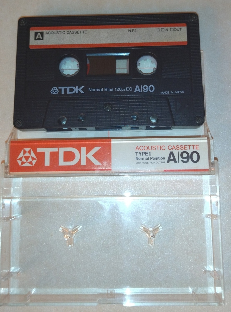 Дизайн TDK A поначалу казался немного спорным в сравнении с серией D. Но к середине 90-х пришло понимание, что это и есть классика... 