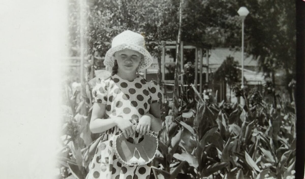 Старый альбом, в котором сохранились воспоминания об Анапе