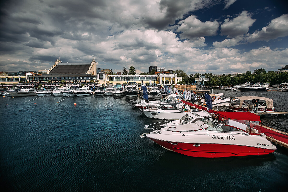 Прошлые фотографии с мероприятия предоставлены организаторами выставки ведущим российским яхтенным журналом Y Magazine.