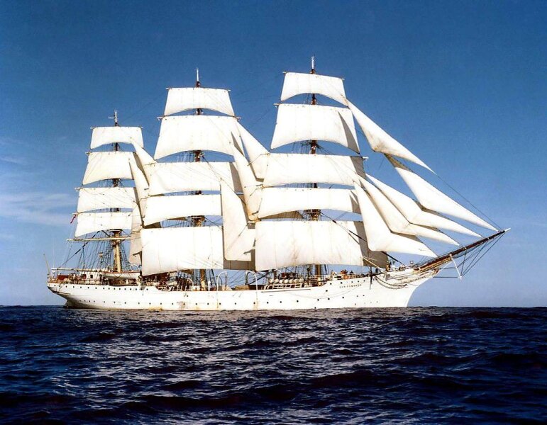 Парусный корабль "Дар Поможа" фото https://www.gospodarkamorska.pl/