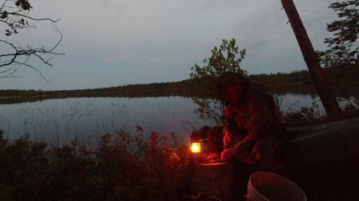 ПОПАЛ НА НОЧНОЙ КЛЁВ ОКУНЯ. ПАРОВОЙ ОКУНЬ. РЫБАЛКА НА ТАЁЖНОМ ОЗЕРЕ