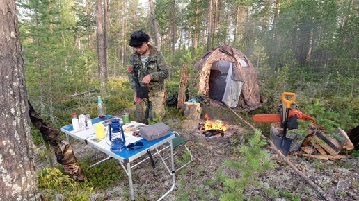 ВЫГЛЯНУЛ ИЗ ПАЛАТКИ УТРОМ И ОФИГЕЛ. НОЧЁВКА В ДИКОМ ЛЕСУ. НАШЁЛ ОСТАНКИ ИЗБЫ. РЫБАЛКА НА ТАЁЖНОМ ОЗЕРЕ.