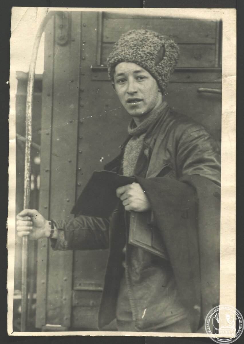 Фотография А.Г. Лемберга. [1919]. РГАЛИ. Ф. 3017. Оп. 1