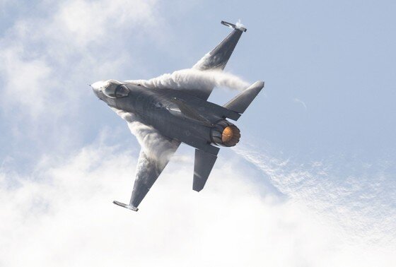    F-16