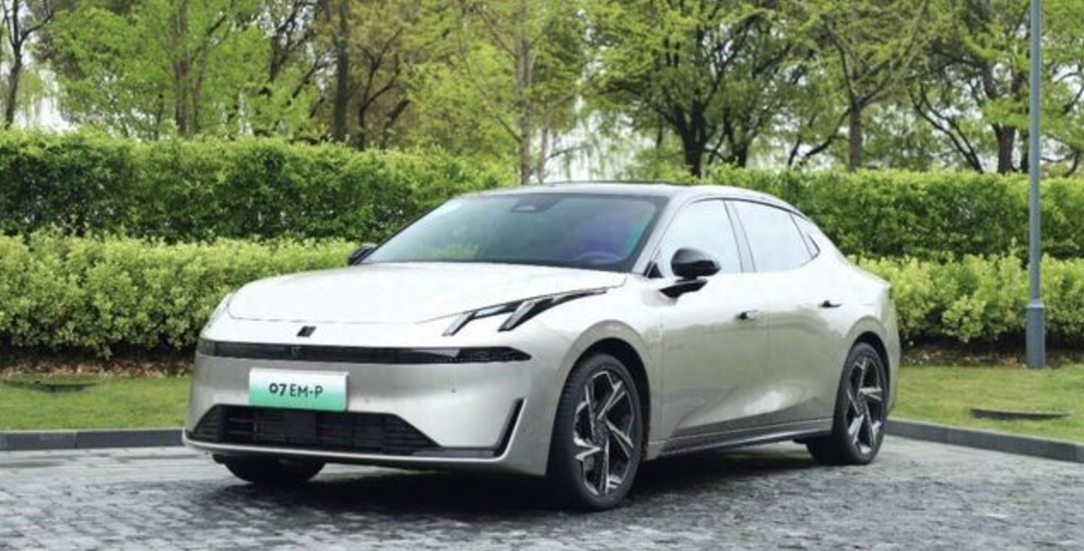 Lynk & Co 07 EM-P
