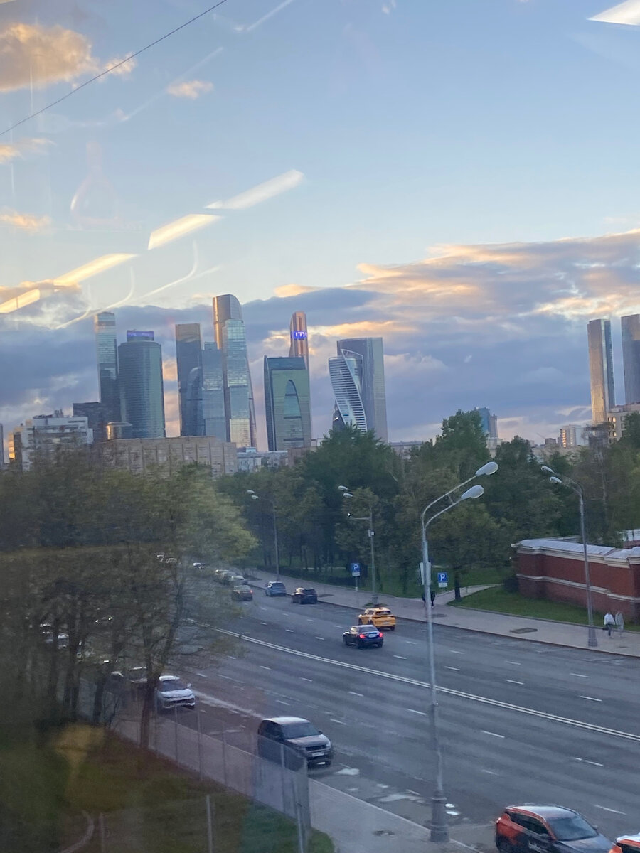 Доехали мы конечно же на метро😂