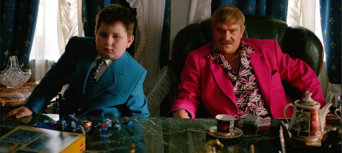 Кадр из известного Российского фильма. Справа прототип клиента из статьи.