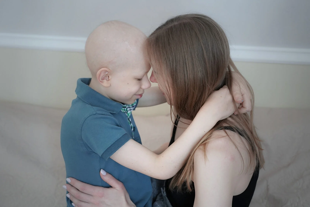 Олег с мамой Викторией. Фото: Екатерина Фёдорова для свет.дети 