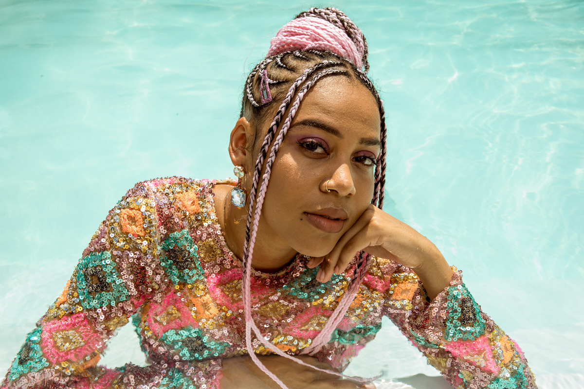 Источник: https://www.nytimes.com/2019/08/09/arts/music/sho-madjozi.htm