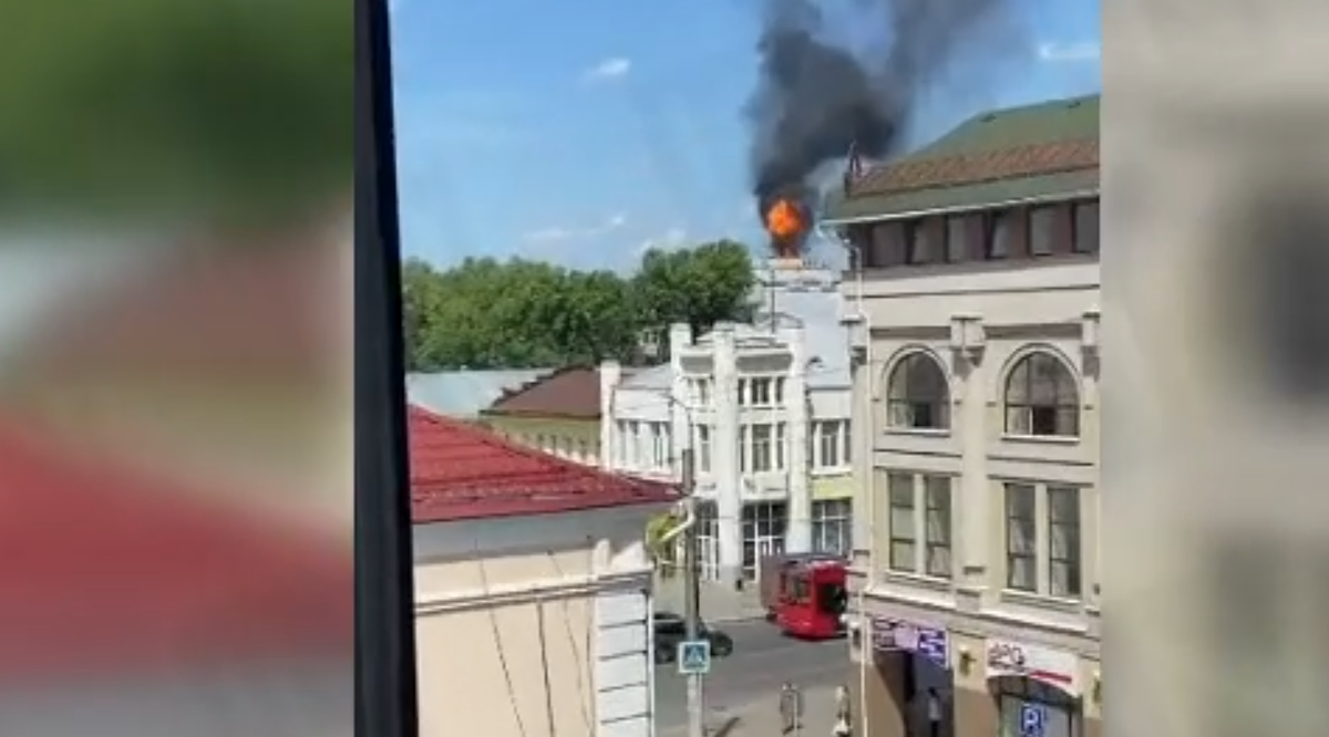    Работы на крыше театрального комплекса в Иванове ведет компания "СПК"