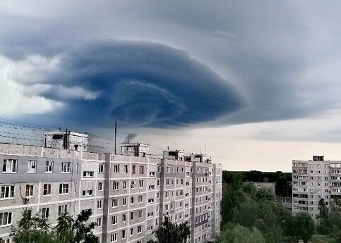 В отличие от этой, "нашу" воронку не увидеть физическим зрением