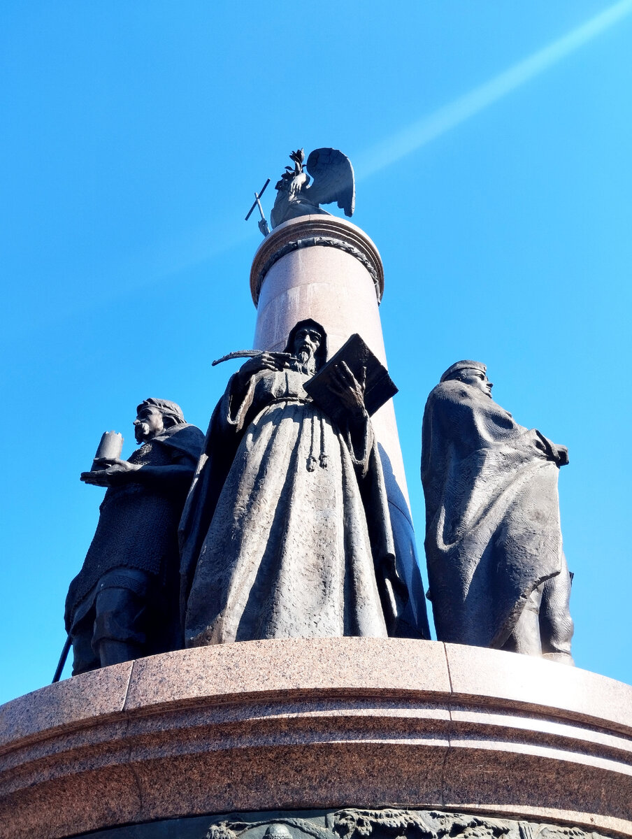 Памятник Тысячелетия Бреста, открытый в 2009 г.