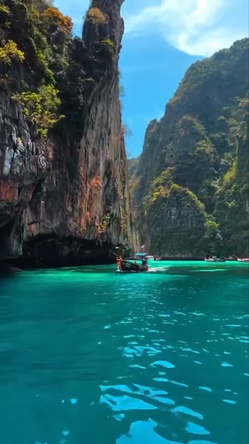 В Паттайю у нас, кстати, весь апрель путевки стоили 49000, но куда ж мне теперь