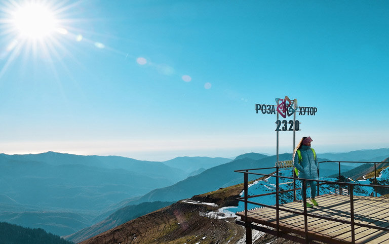 - это панорамная площадка на высоте 2320 м. с потрясающими видами на 360° - горы Кавказа и Чёрное море! Завораживающие пейзажи никого не оставляют равнодушным!