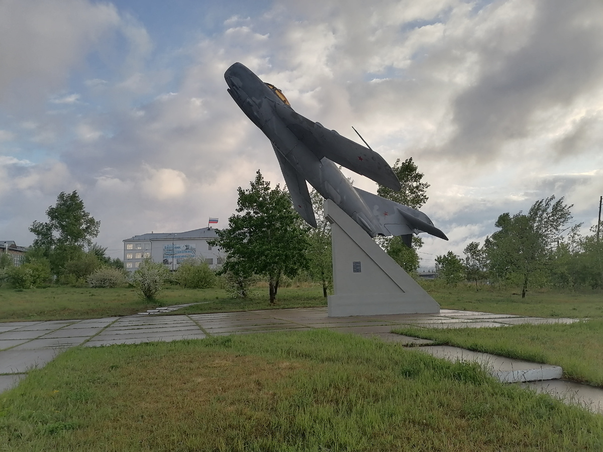 Истребитель-бомбардировщик МиГ-17