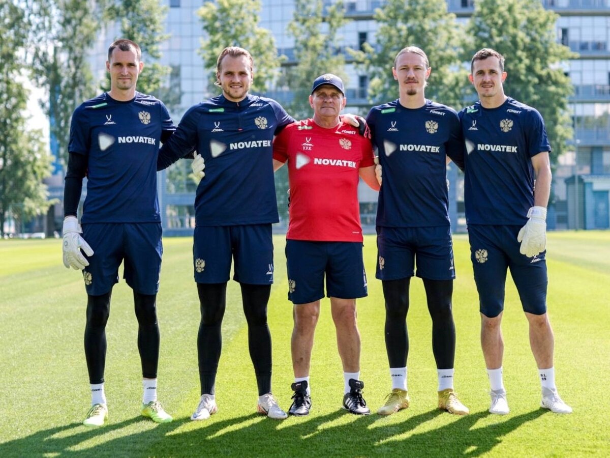     Слева направо: Илья Лантратов, Александр Максименко, Виталий Кафанов, Матвей Сафонов и Андрей Лунёв / Сборная России