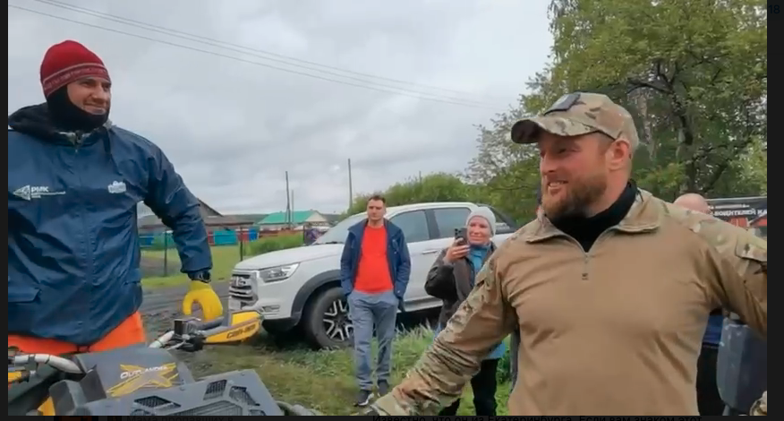 Добровольцы, которые отыскали Вику и Гришу в лесу