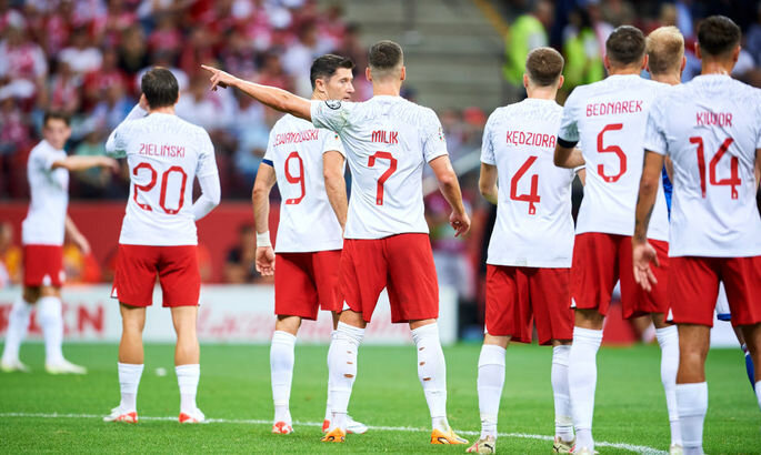    WARSAW, POLAND - SEPTEMBER 7: Arkadiusz Milik from Poland gestures during the UEFA 2024 European Qualifiers group E match between Poland and Faroe Islands at the National Stadium on September 7, 2023 in Warsaw, Poland. (Photo by Adam Nurkiewicz/Getty Images) admin