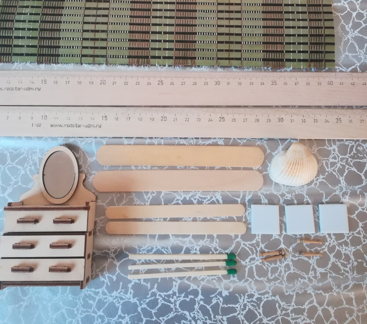 Материалы, которые папа ёж использовал для переделки комода.