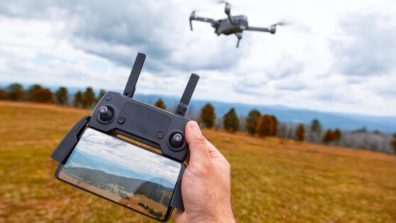    Распознающий пехоту с помощью нейросети дрон-бомбардировщик "Голубь" и дрон-разведчик "Воробей" показали в Москве Ирина Петрова