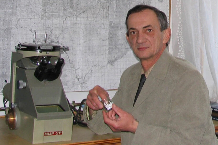 Валерий Двужильный добился изучения обнаруженных предметов.
Источник фото: https://s09.stc.yc.kpcdn.net/share/i/12/7531749/wr-960.webp