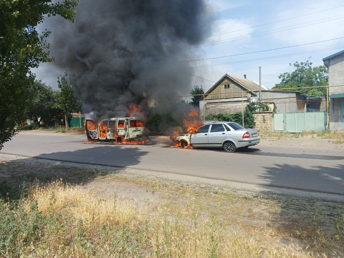 Три автомобиля сгорело в Каховке при обстреле ВСУ | Таврия. Херсонская  область | Дзен