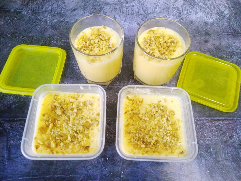    Мусс разложен по формочкам для охлаждения