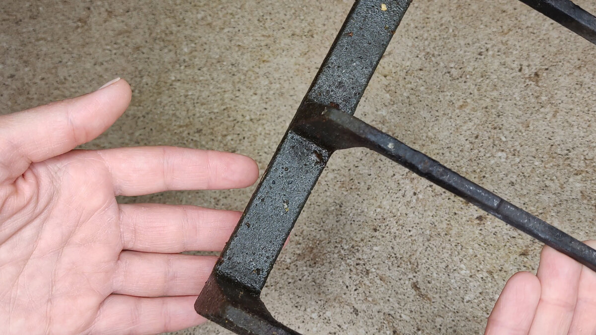 Как почистить решетку плиты