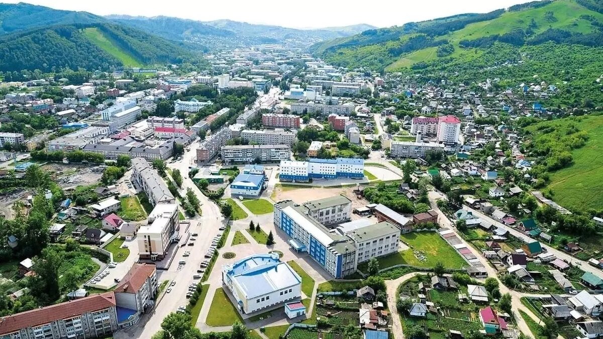 Республика алтай столица город горно-алтайск. Город горно алтайск площадь ленина. Горно-алтайск центр. Столица горно алтайск. Республика алтай горно-алтайск.
