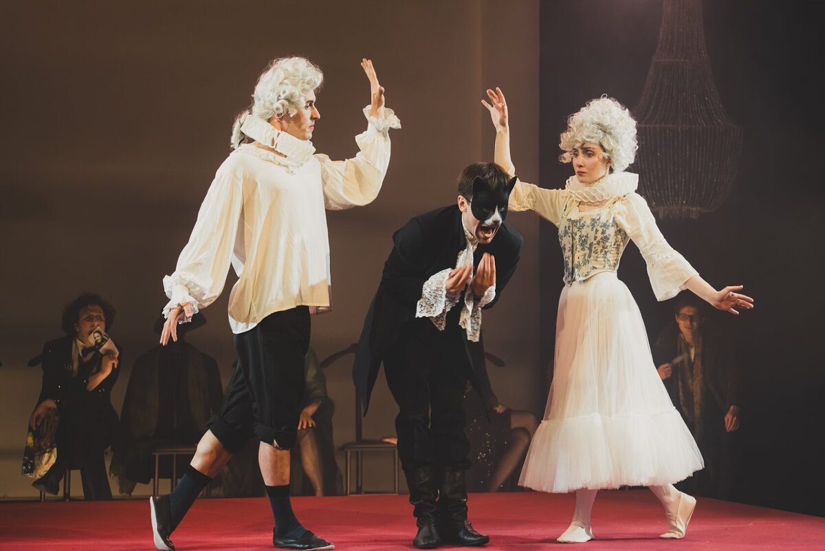 Спектакль «Хвала котам, или Приношение почтеннейшей публике». © Творческое объединение «Вахтанговский Практикум / Светлана Рубцова