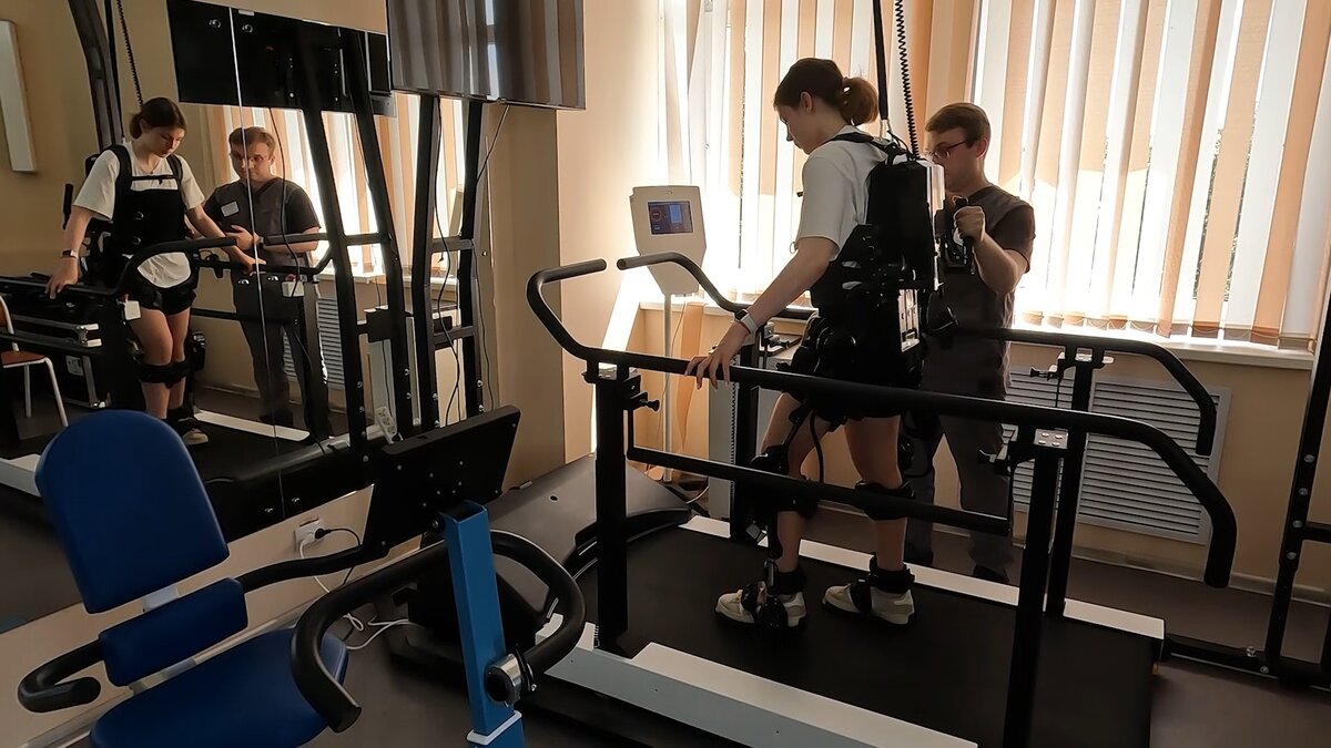     В ивановском госпитале учат стоять и ходить. Реабилитация после травм и операций