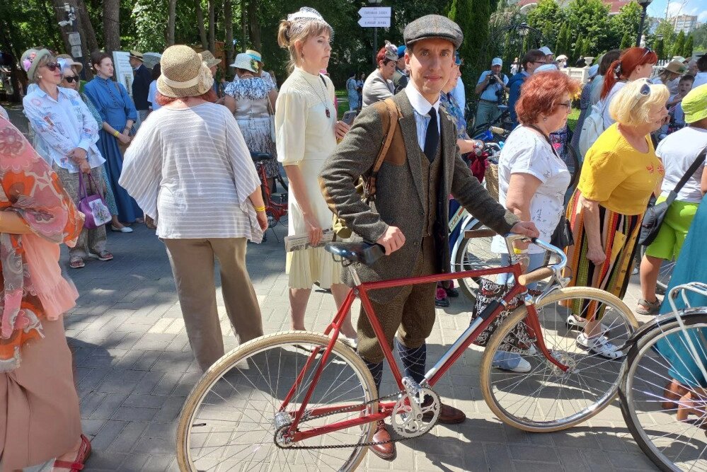    Евгений увлекается эпохой модерна уже пять лет. Фото:  АиФ/ Валерий Чирков