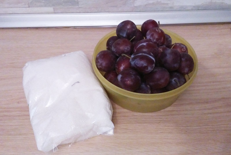 Необходимые продукты для компота из слив