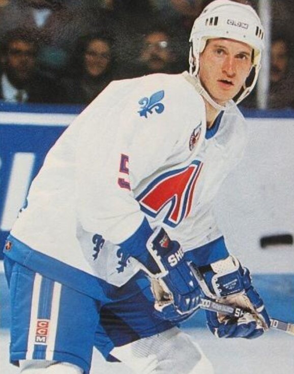 Фото с яндекс. картинки (один из лучших защитников "Нордикс" А.Гусаров)