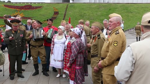 В этот день советские люди, вспоминая песни и подвиги солдат, отмечают День Группы советских войск в Германии (ГСВГ).